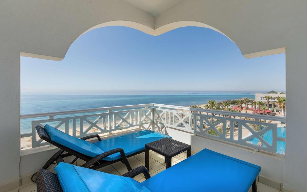 Radisson Blu Resort & Thalasso Hammamet Exteriör bild Balcony of a suite at the Hilton Sharm El Sheikh Resort
