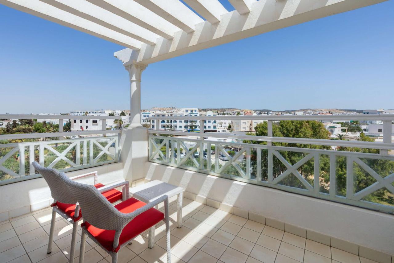Radisson Blu Resort & Thalasso Hammamet Exteriör bild A balcony