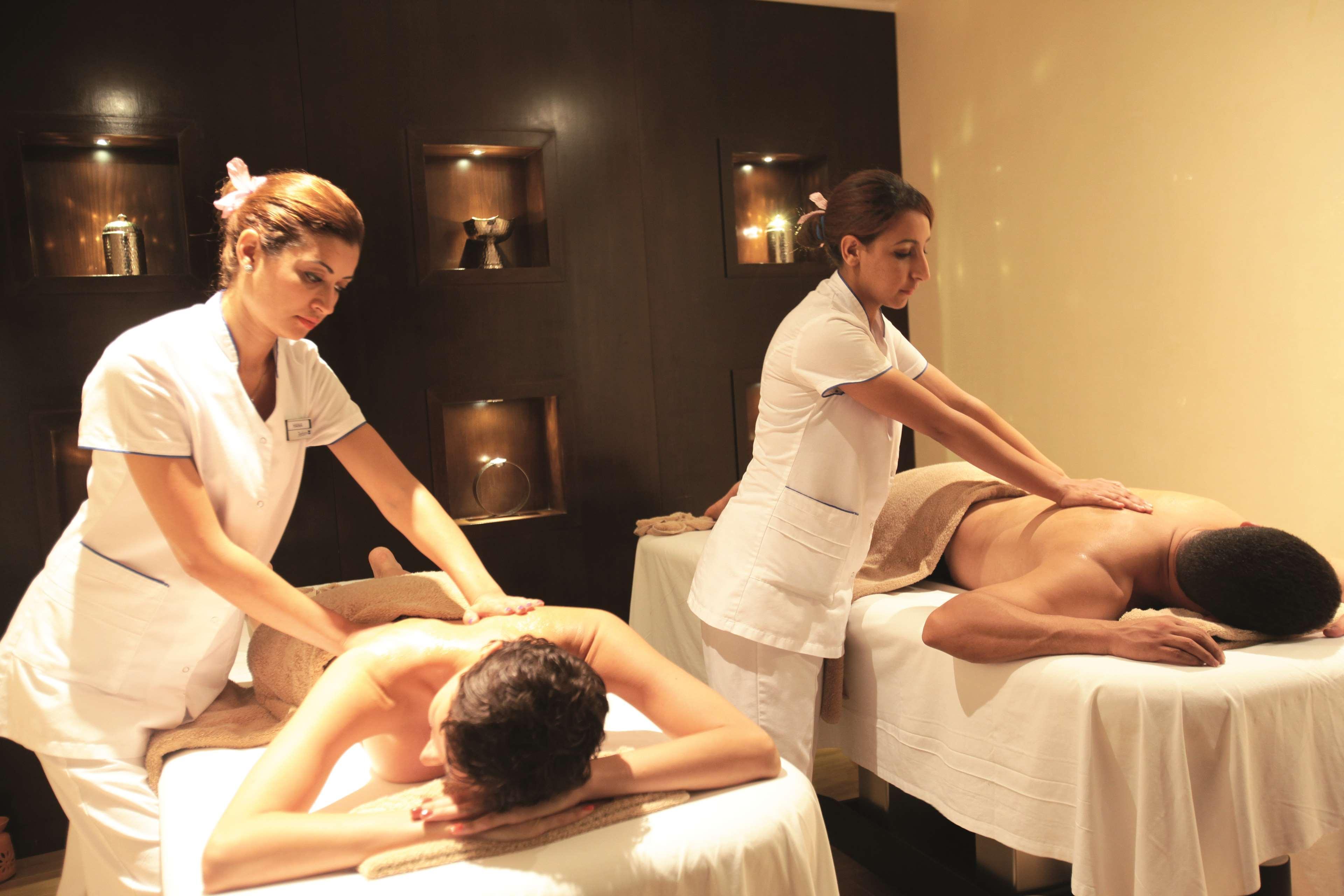 Radisson Blu Resort & Thalasso Hammamet Exteriör bild Massage therapists at work