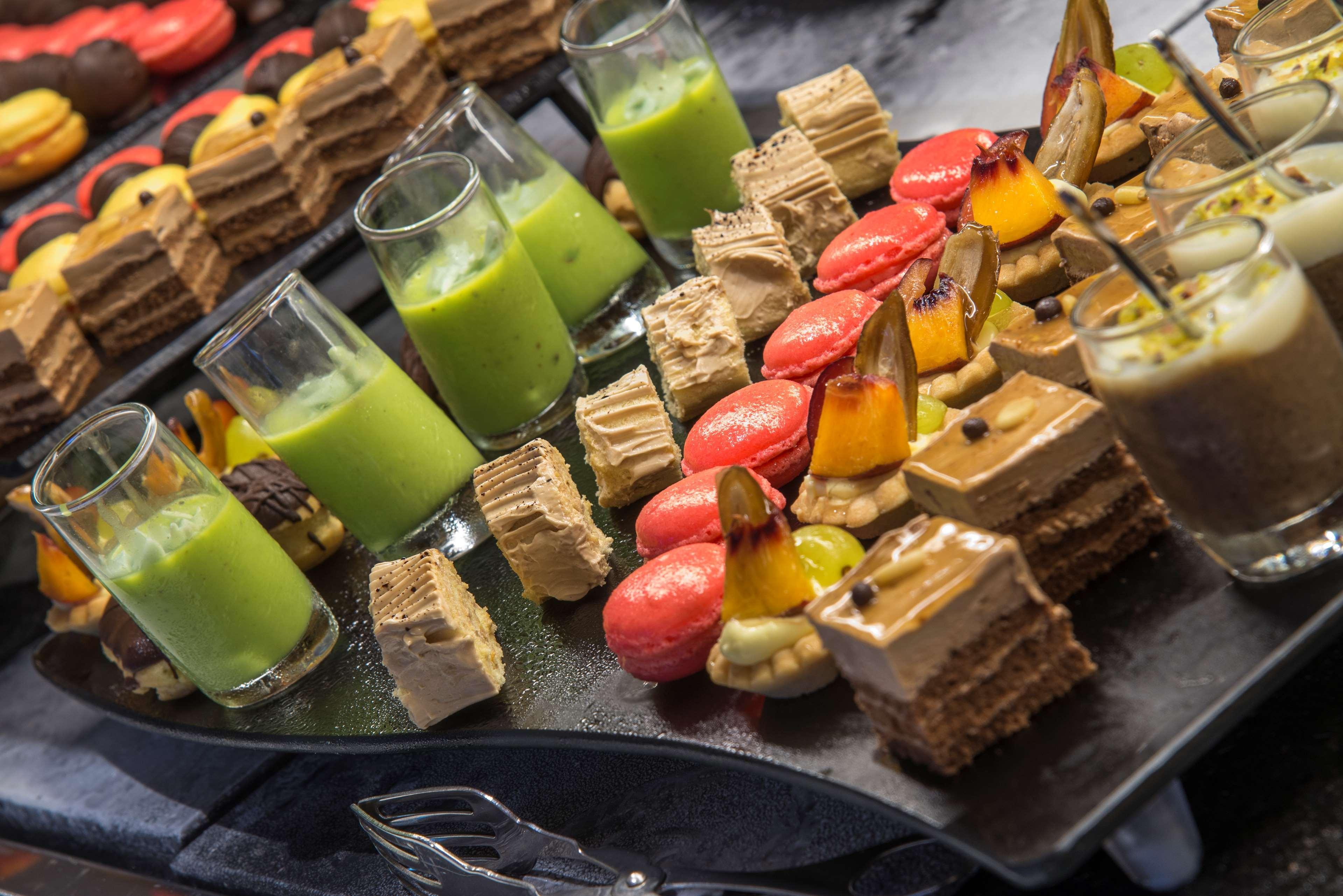 Radisson Blu Resort & Thalasso Hammamet Exteriör bild A selection of desserts