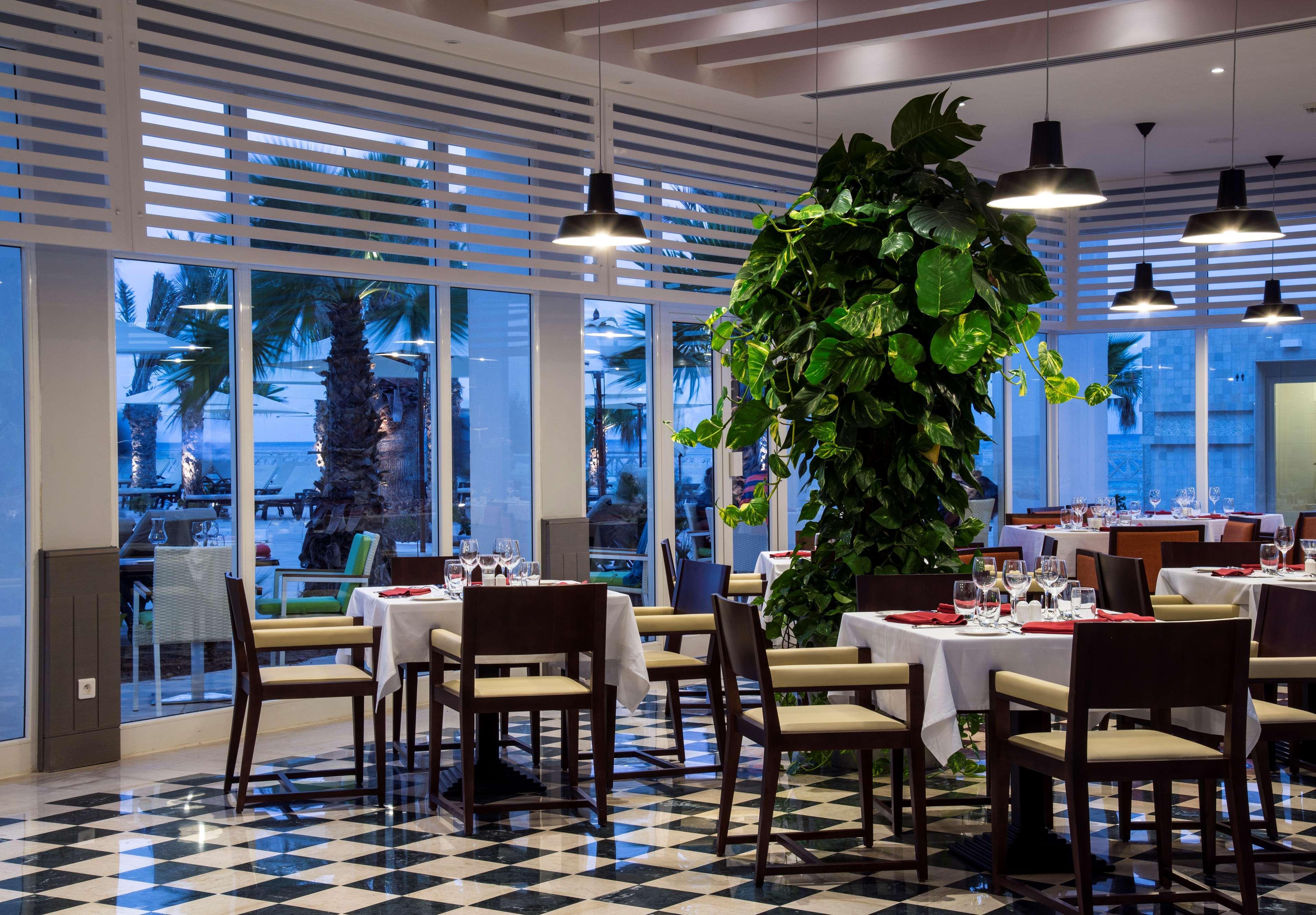 Radisson Blu Resort & Thalasso Hammamet Exteriör bild The restaurant