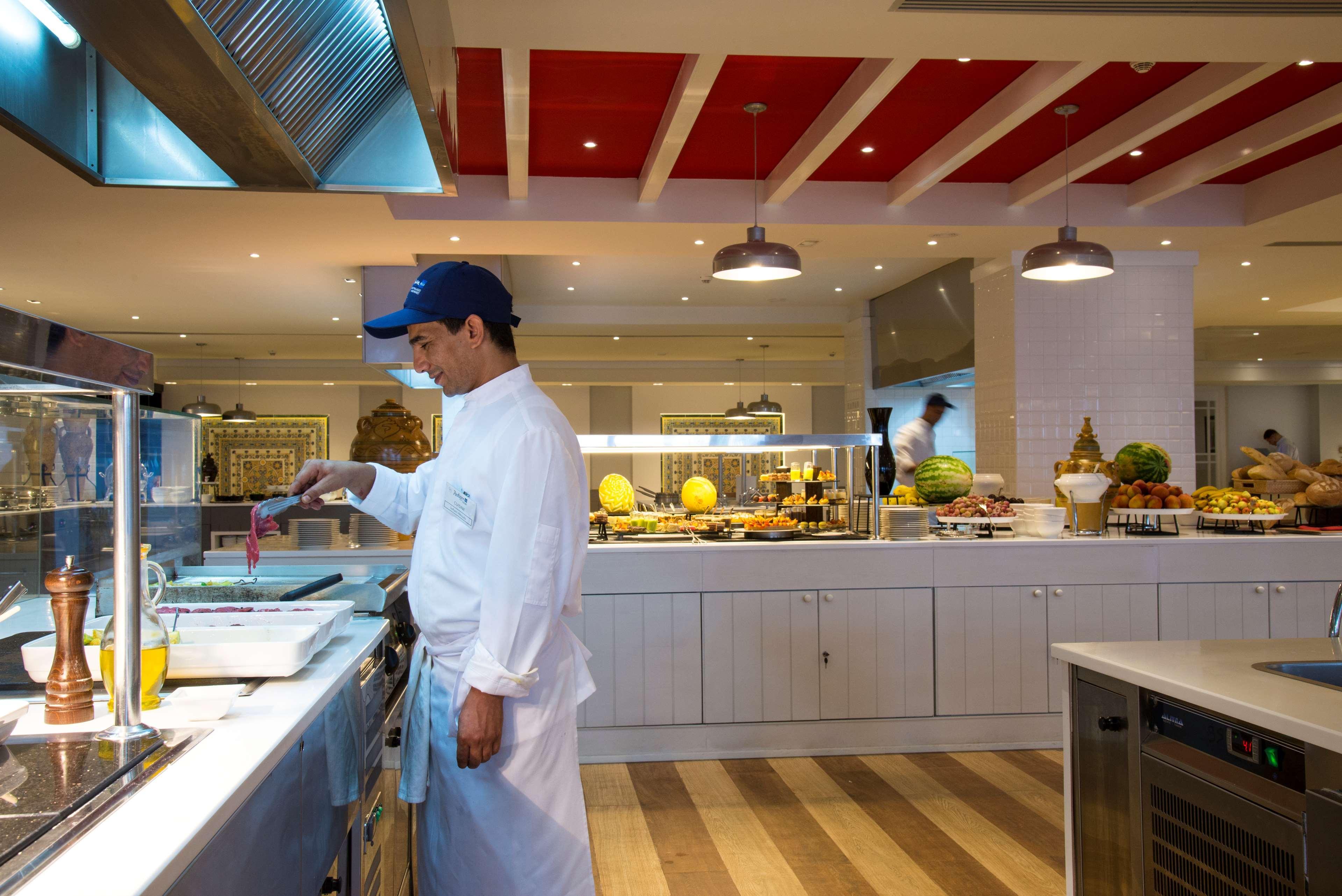 Radisson Blu Resort & Thalasso Hammamet Exteriör bild A cook working in a hotel kitchen