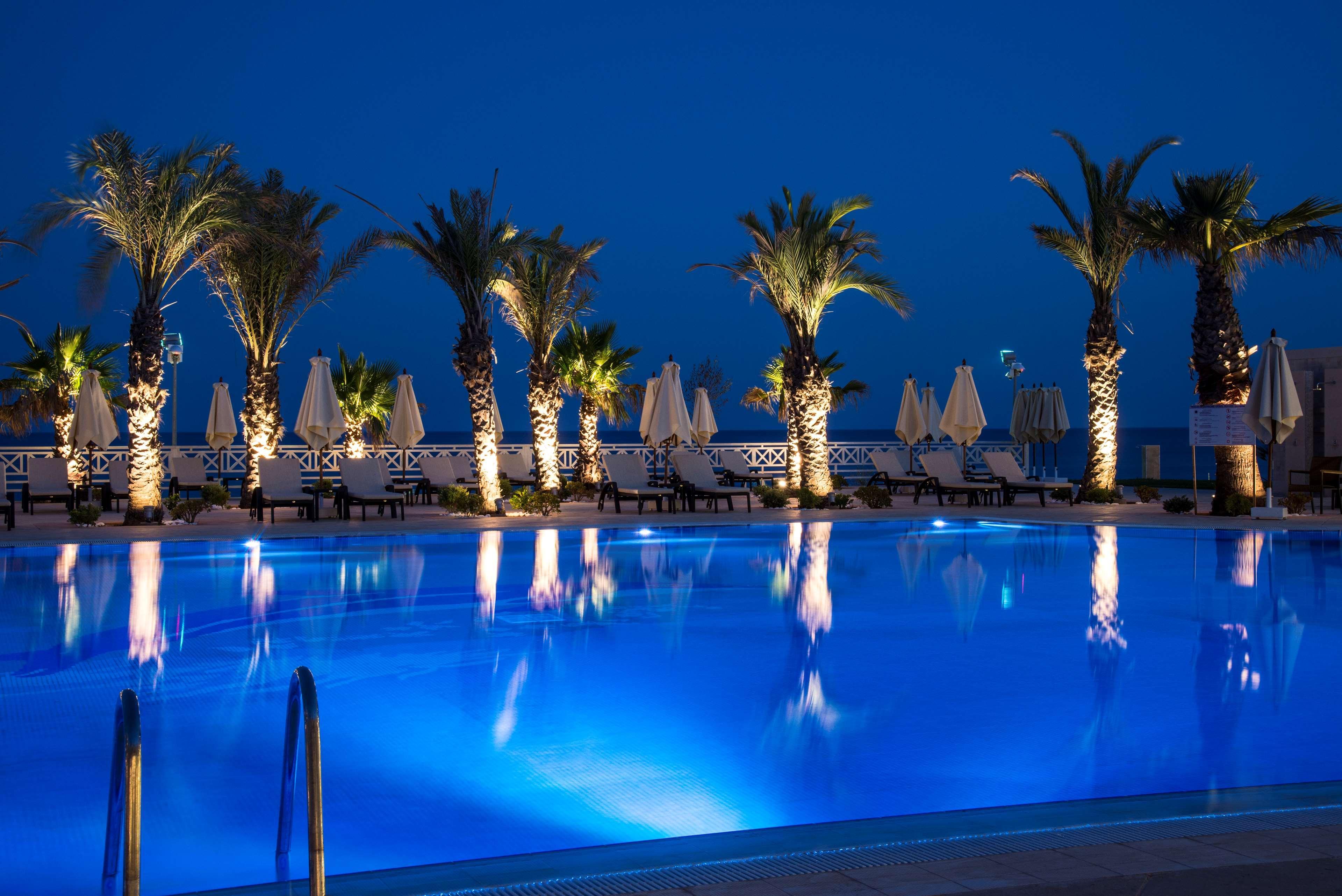Radisson Blu Resort & Thalasso Hammamet Exteriör bild The pool at the hotel