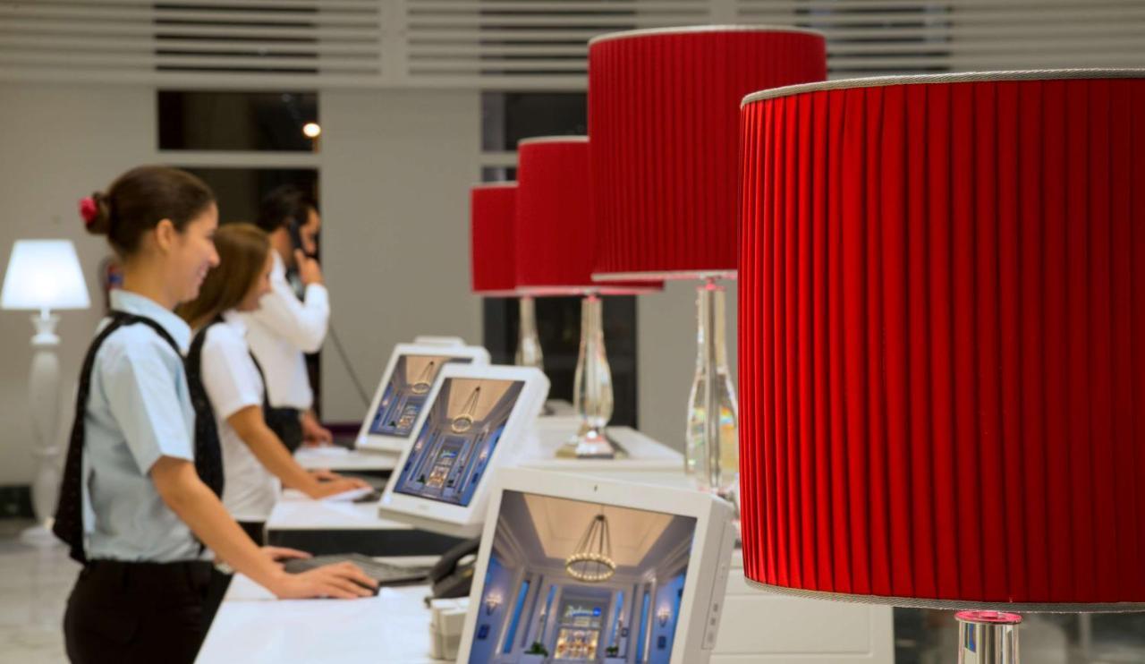 Radisson Blu Resort & Thalasso Hammamet Exteriör bild Students working on a project